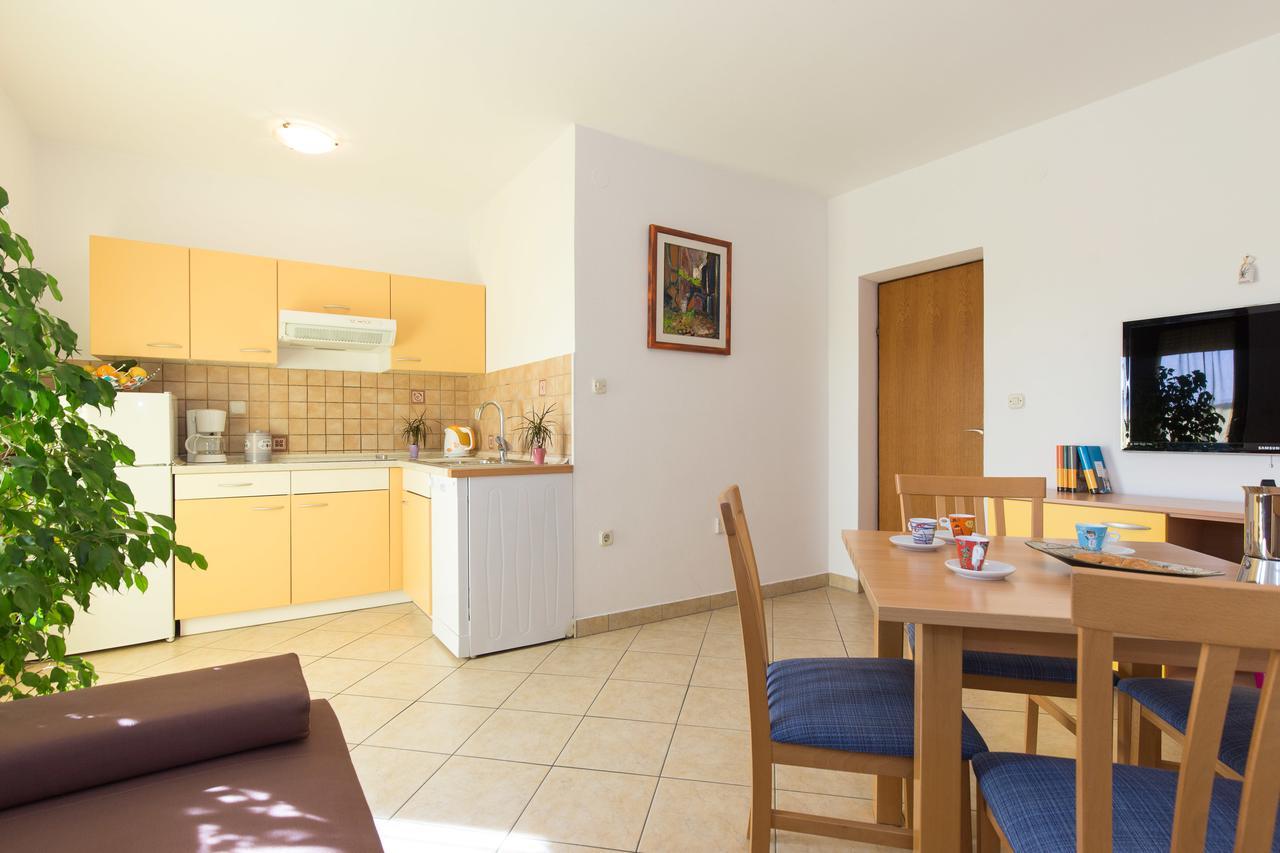 Apartment Julijana Кърк Екстериор снимка